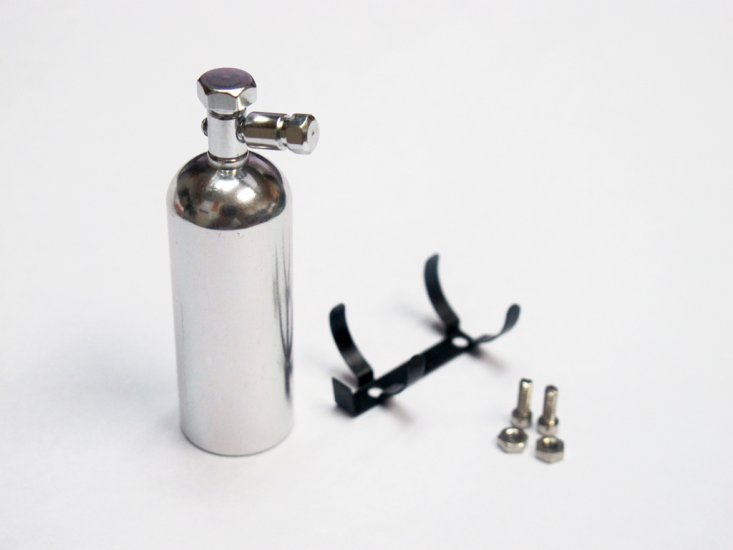 1:10 Scale Alloy Fire Extinguisher Silver 53mm with Metal Mount - Click Image to Close